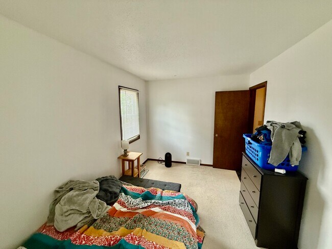 Building Photo - 620 7th Ave NW