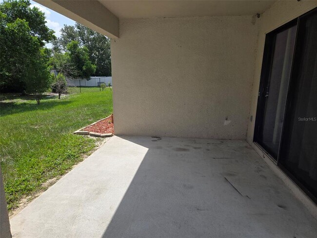 Building Photo - 2235 Lakeridge Dr