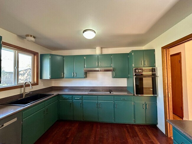 Building Photo - 1XMC3222