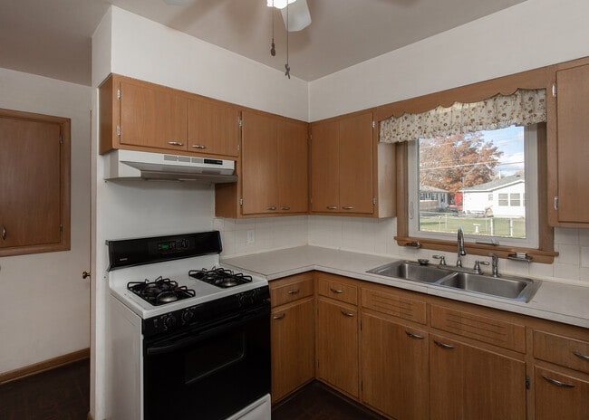 Building Photo - 3243 38th Ave