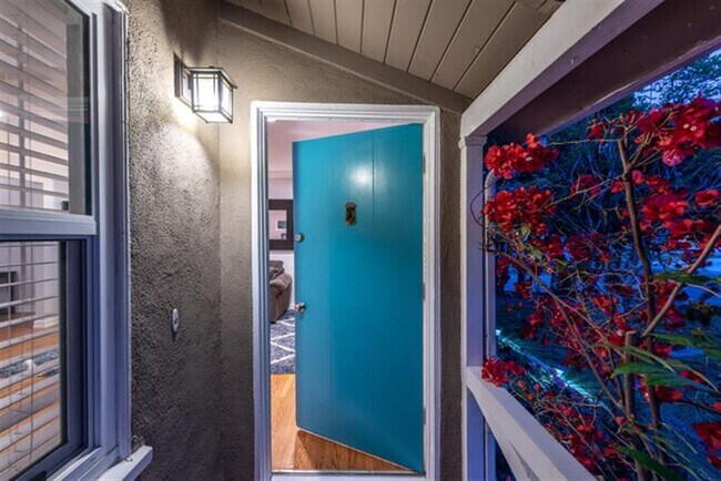 Building Photo - 5865 Vesper Ave Rental