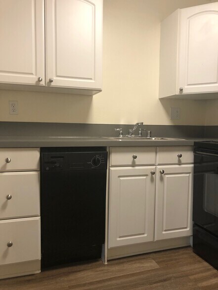 Building Photo - 3601 NE 73rd Pl