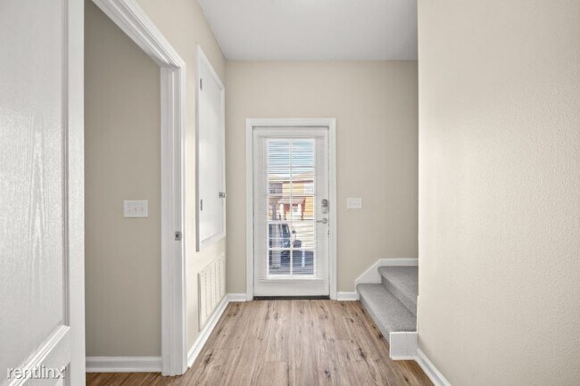 Building Photo - 2 br, 2.5 bath Townhome - 813 Arbor Lake Dr