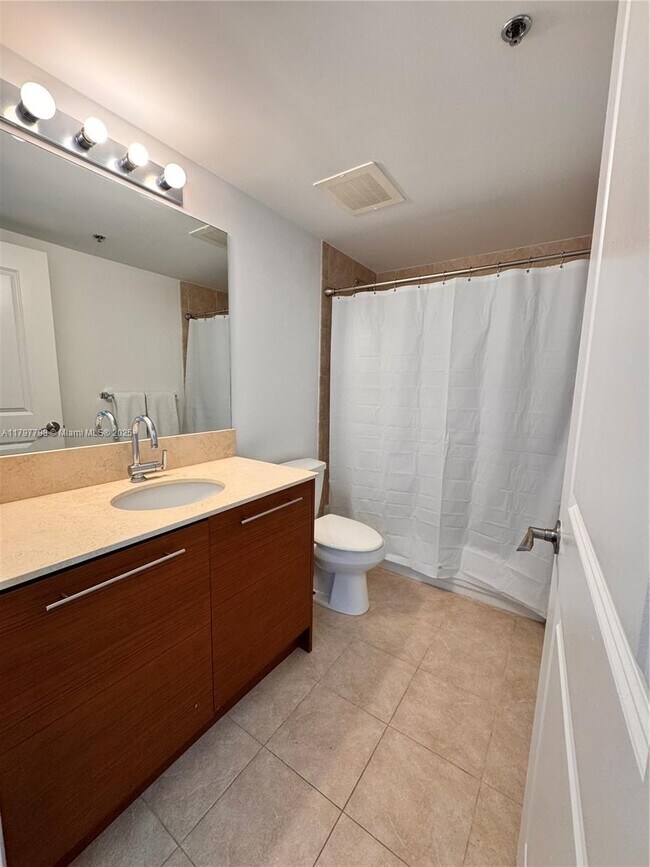 Building Photo - 2681 N Flamingo Rd