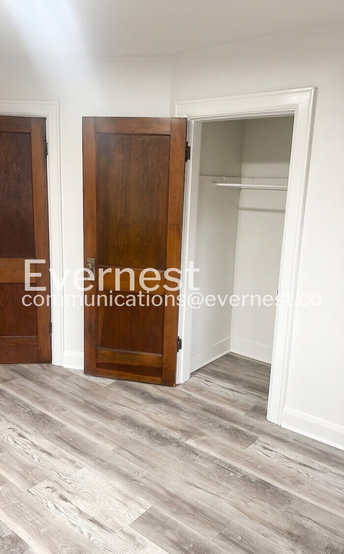 Building Photo - 2730 Elliott Ave