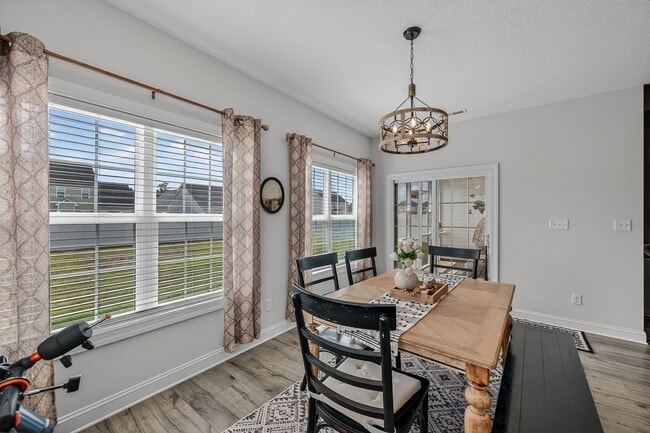 Building Photo - Spacious Stateside Home with Bonus Room & Screened-In Porch