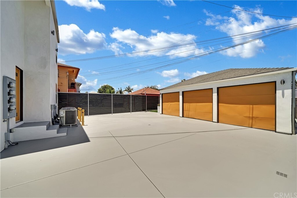 Garages - 4415 Exposition Blvd