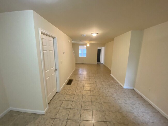 Building Photo - 5934 Vine St