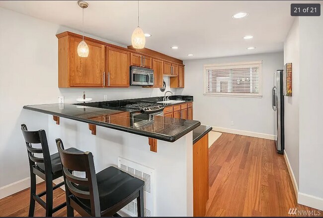 Building Photo - Modern 3Bed/3Bath Townhouse in Seattle - $3,400!!