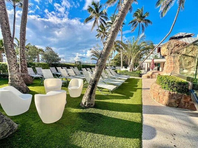 Building Photo - 5225 Collins Ave