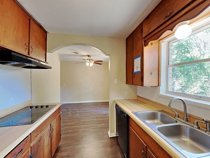 Building Photo - 764 Oakwood Ave