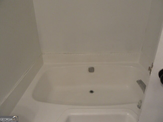 Building Photo - 613 Windsor Dr SE