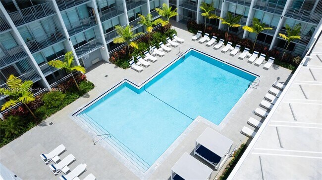 Building Photo - 1950 W 49th St