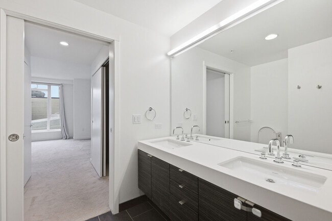 Building Photo - 1688 Pine St