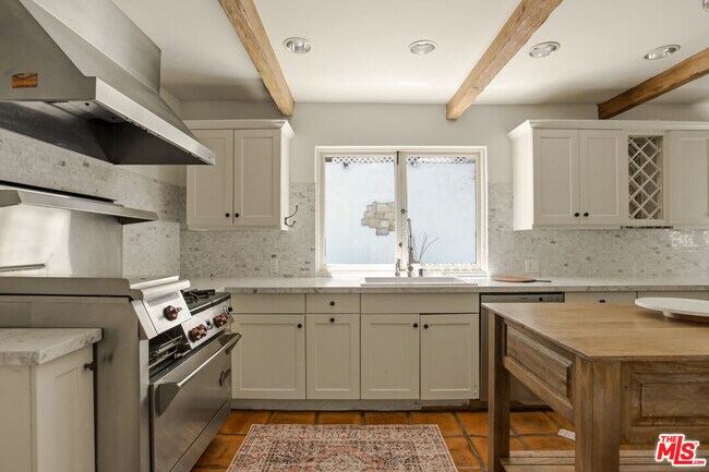 Building Photo - 1407 N Beverly Dr