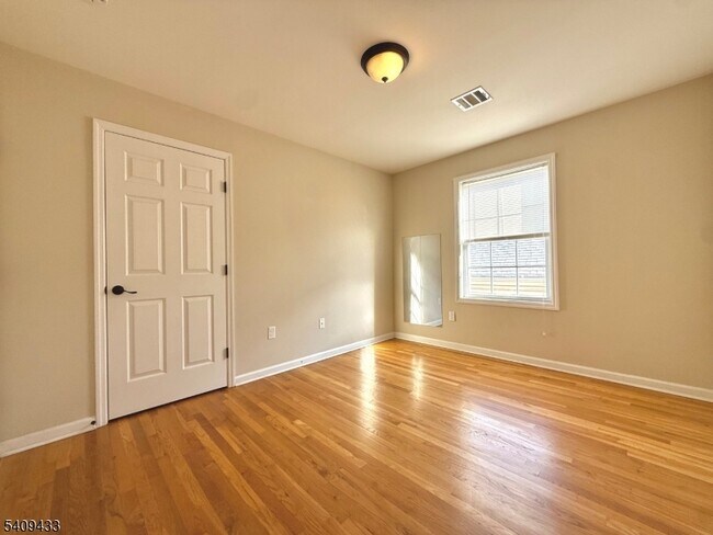 Building Photo - 623 Magnolia Ave