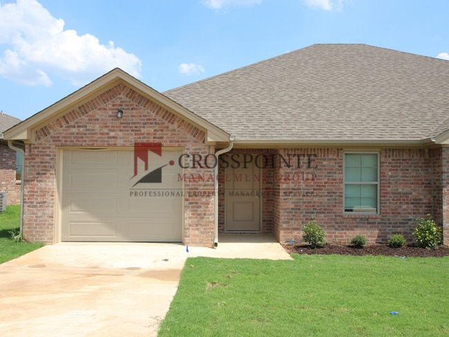 Building Photo - Beautiful 2 Bedroom 2 Bathroom Townhouse in South Tyler! 1/2 OFF FIRST FULL MONTH