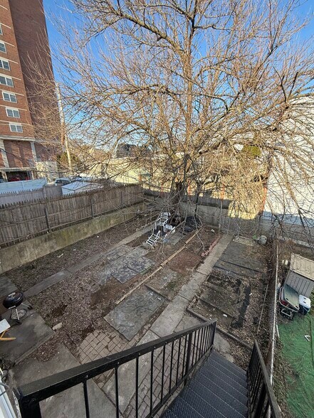 Building Photo - 133 S 15th St