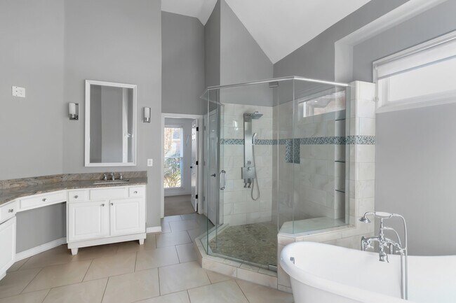 Building Photo - 13065 Tidewater Crossing