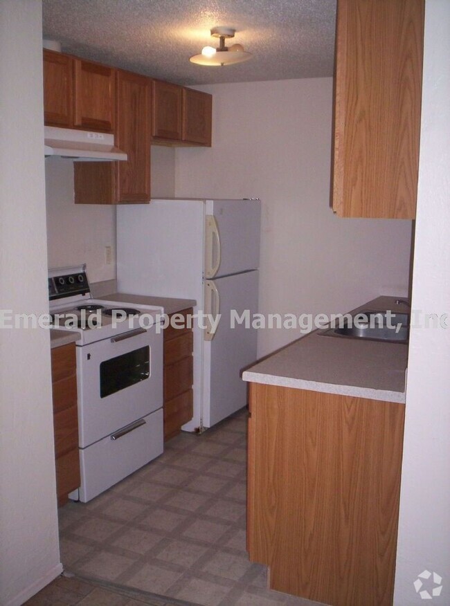 Building Photo - Updated units near downtown, rose gardens,...