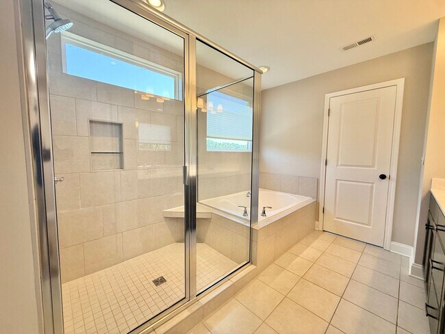 Building Photo - 516 Vivian Lee Ln