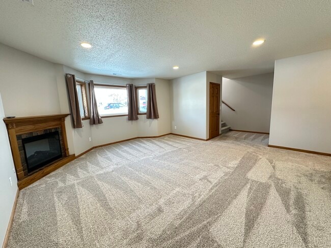 Building Photo - 4743 Harvest Dr S