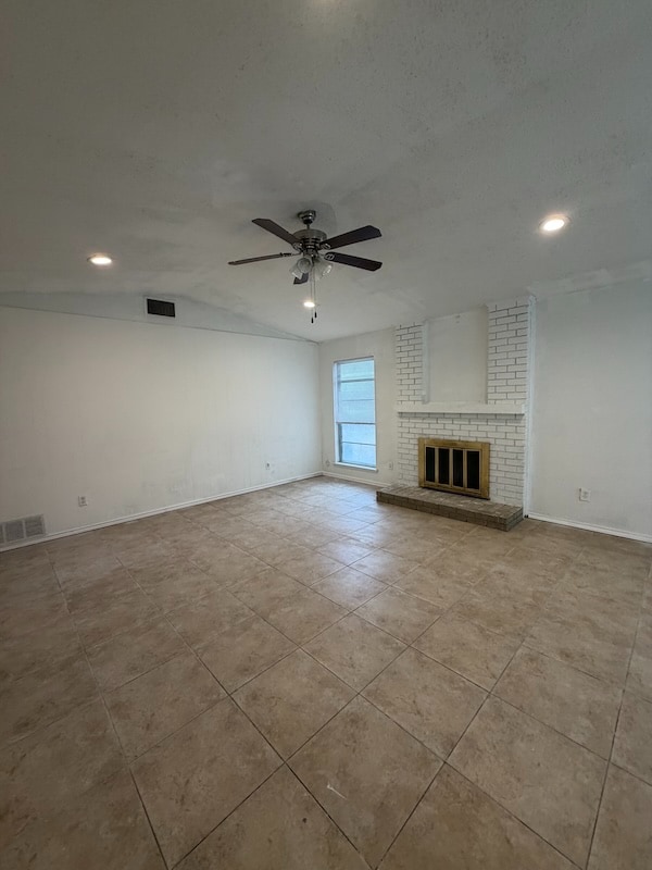 Building Photo - 2910 Golden Meadow Dr