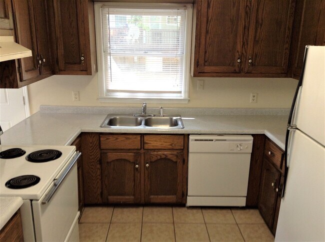 Building Photo - Five Points 3br - Fall 2026 Prelease