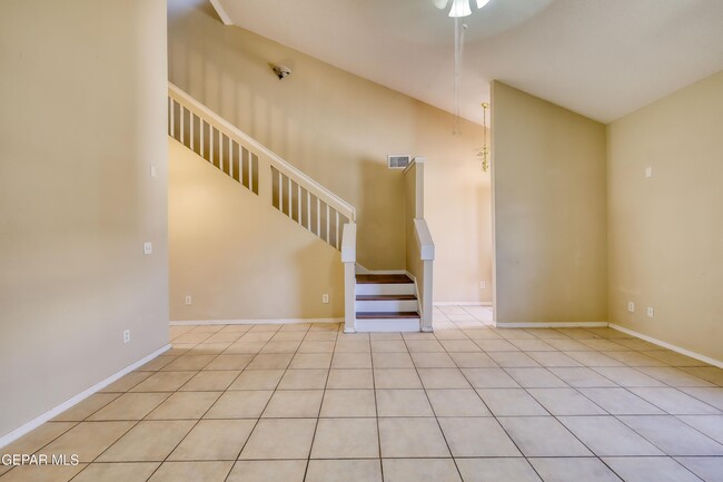 Building Photo - 3104 Tierra Paola Ln
