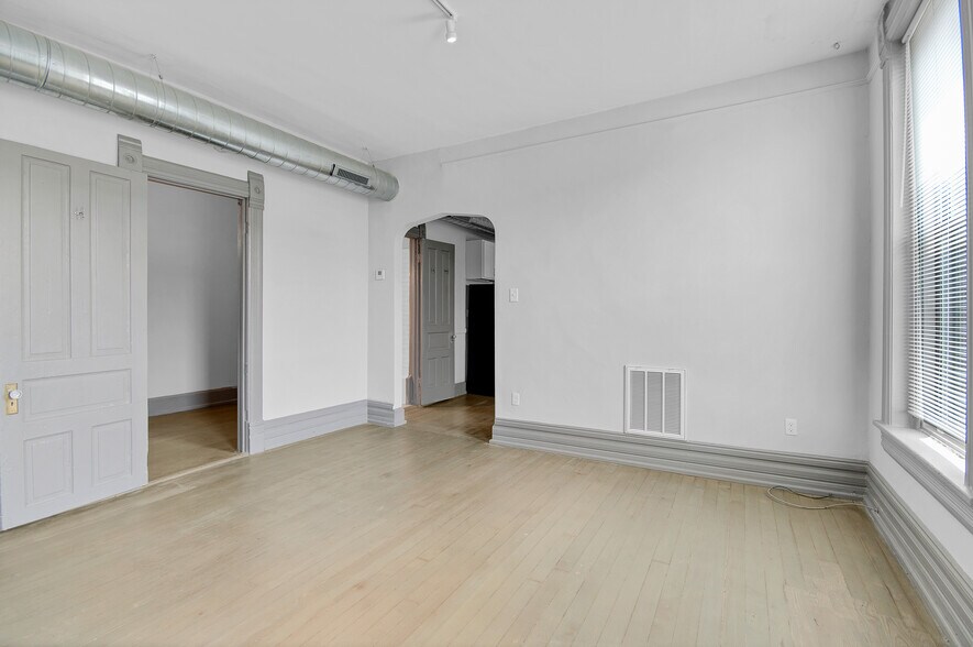 Building Photo - 1659 W 21st St