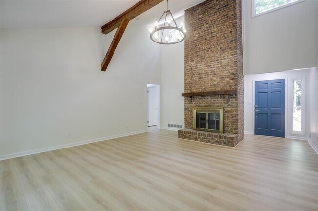 Building Photo - 765 Spring Valley Dr