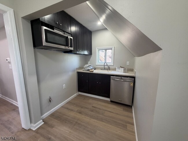 Building Photo - 37 Mapes Ave