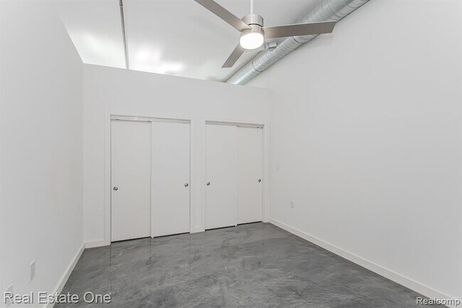 Building Photo - 211 E 9 Mile Rd