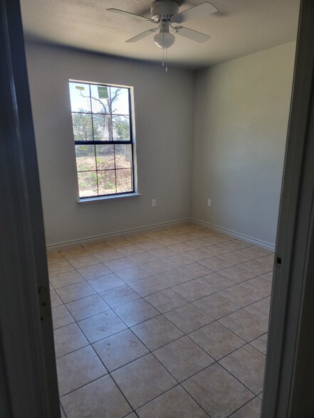 Building Photo - 136 Private Rd