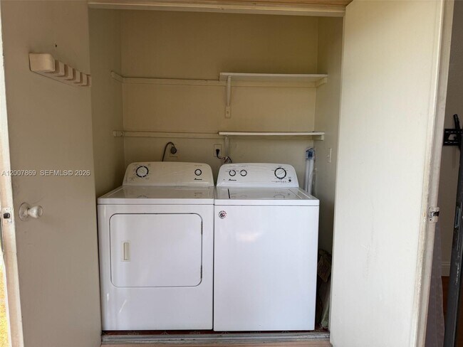 Building Photo - 15570 SW 105th Ln