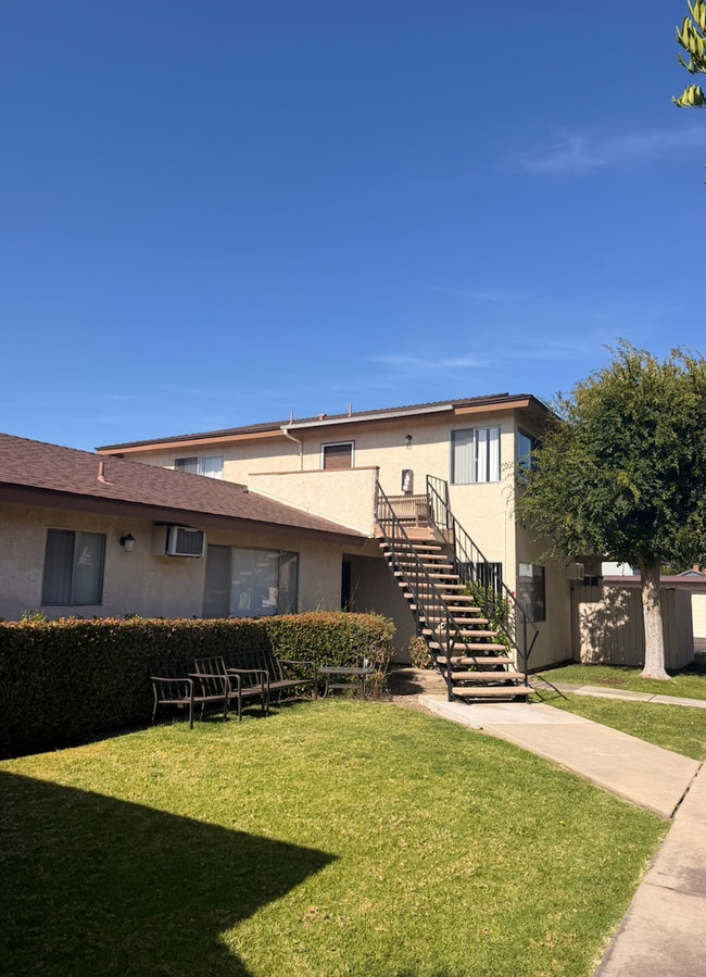 Building Photo - 14702 Plaza Dr