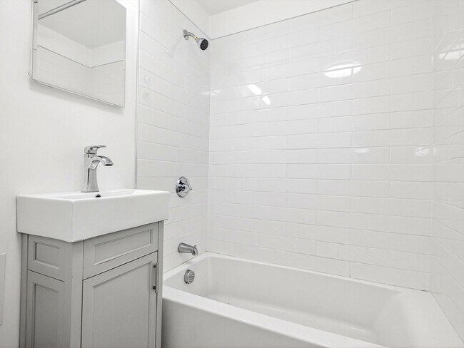 Building Photo - 232 Newbury St