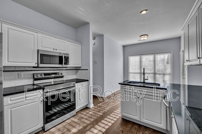 Building Photo - 8235 Wynwood Dr