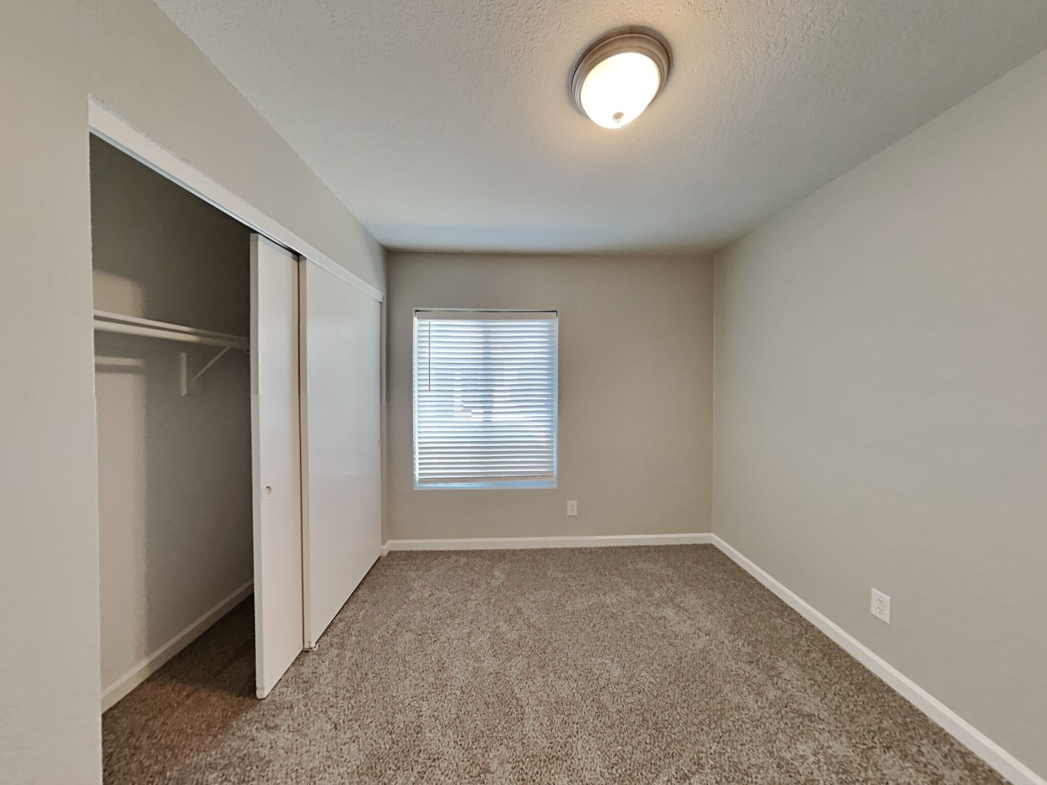 Building Photo - 7303 W Shaw Butte Dr