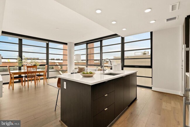 Building Photo - 1300 4th St SE