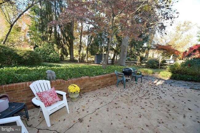 Building Photo - 610 John Marshall Dr NE