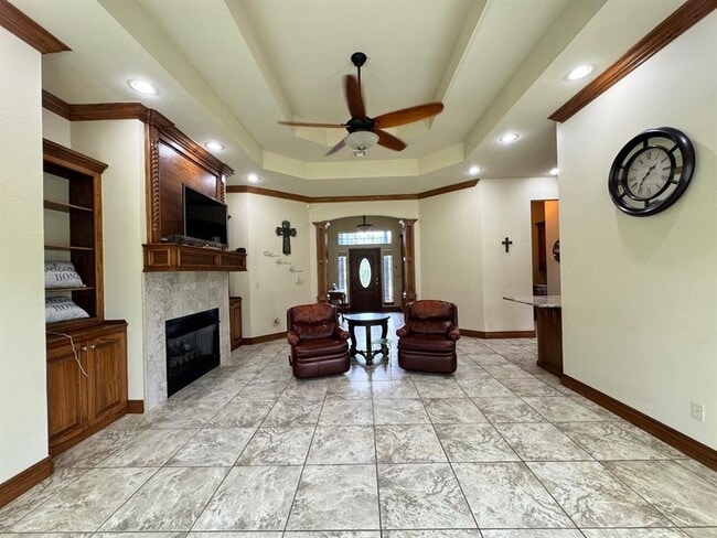 Building Photo - 8147 Shadow Lake Dr