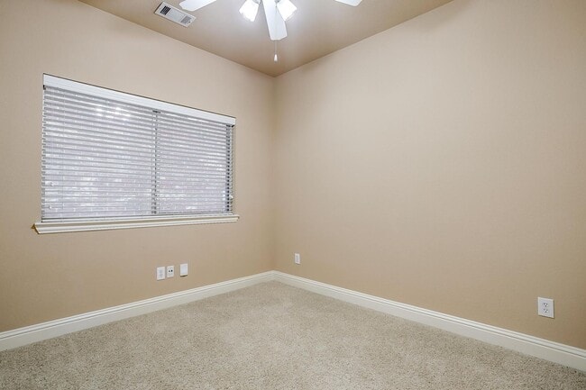 Building Photo - Amazing Well Maintained 3 Bedroom, 2 Bath Home in Euless Gated Community- 76039- Grapevine-Colley...