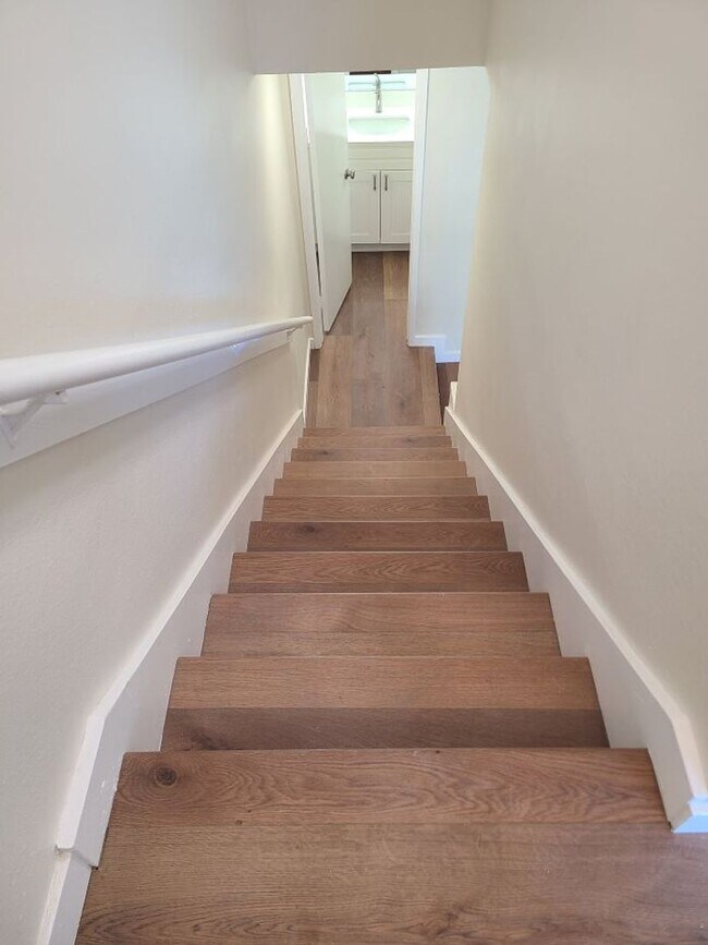Building Photo - Spacious and remodeled 2 Bed 2.5 baths in ...