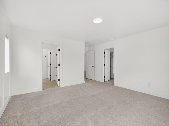 Building Photo - 3 Bed / 3.5 Bath Townhome in Mapleton – Modern, Spacious & Well-Located