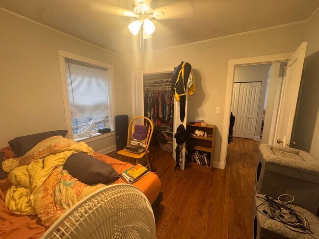 Building Photo - Nice 1 Bed in Quaint Roger's Glenwood District