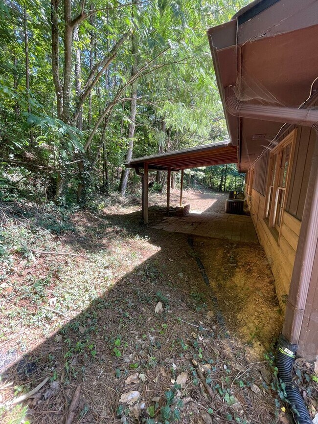 Building Photo - Secluded 2/1.5 Apartment East Rome $1,095