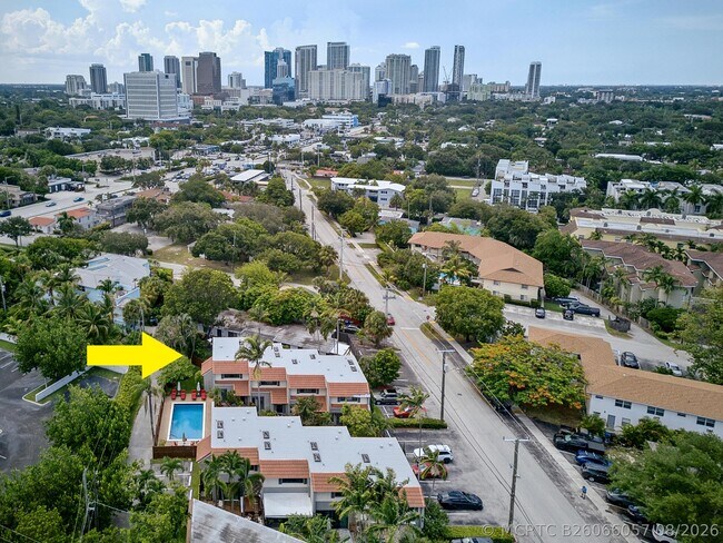 Building Photo - 1315 Miami Rd