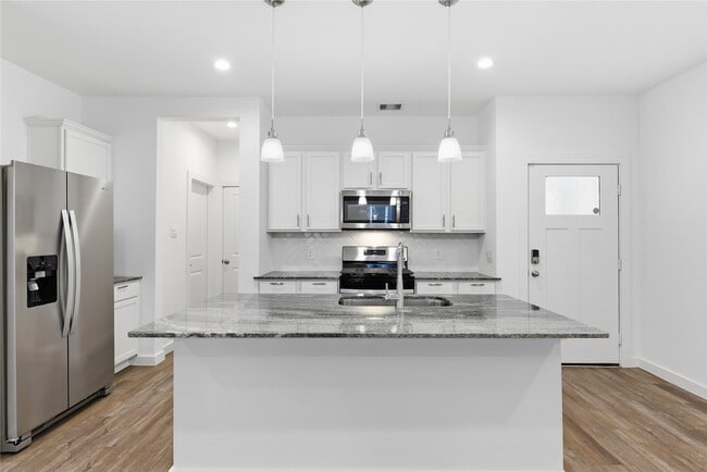 Building Photo - 3022 La Latina Dr