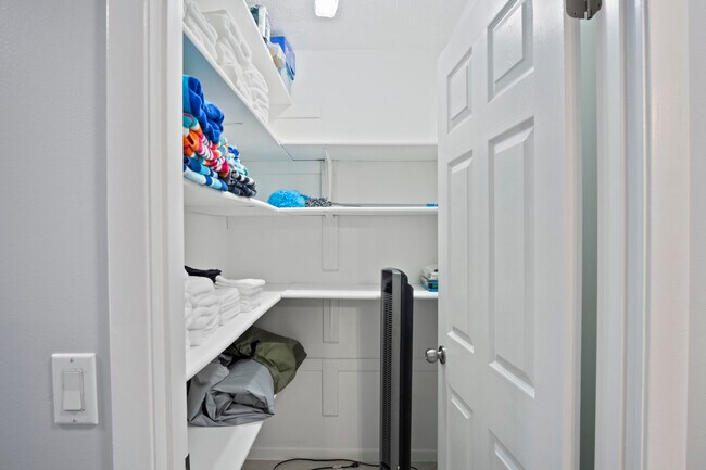 Building Photo - 1360 SW Albatross Way